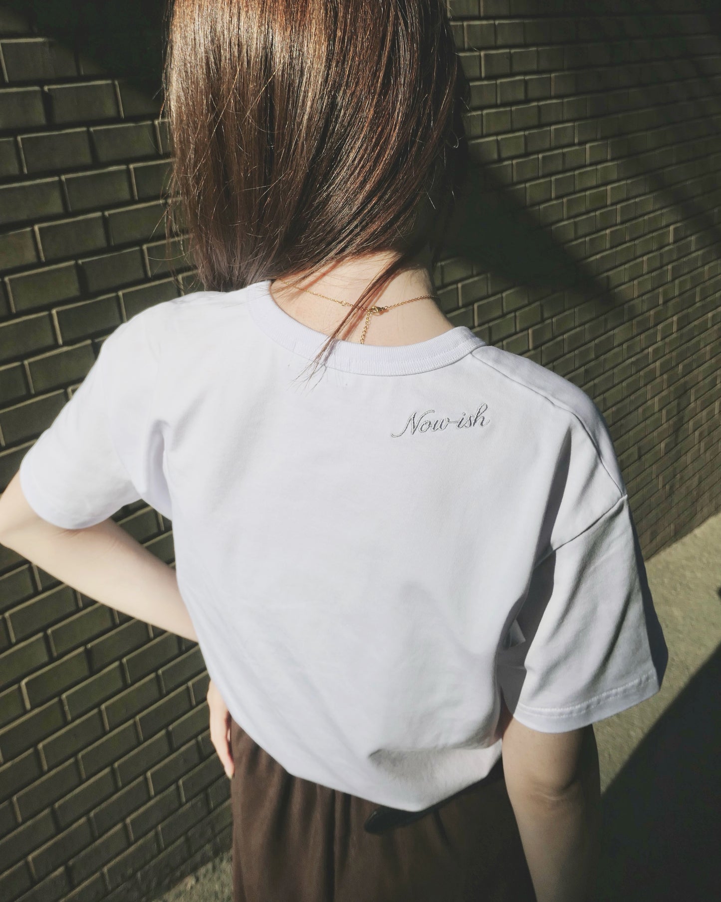 NOW-ISH BACK LOGO TEE